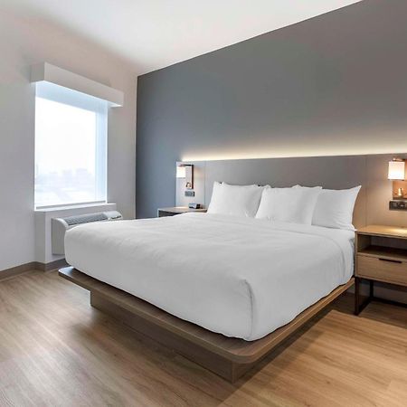 Comfort Inn & Suites Newark Liberty International Airport Екстер'єр фото
