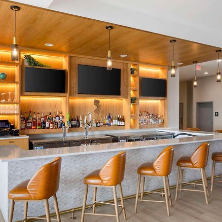 Comfort Inn & Suites Newark Liberty International Airport Екстер'єр фото