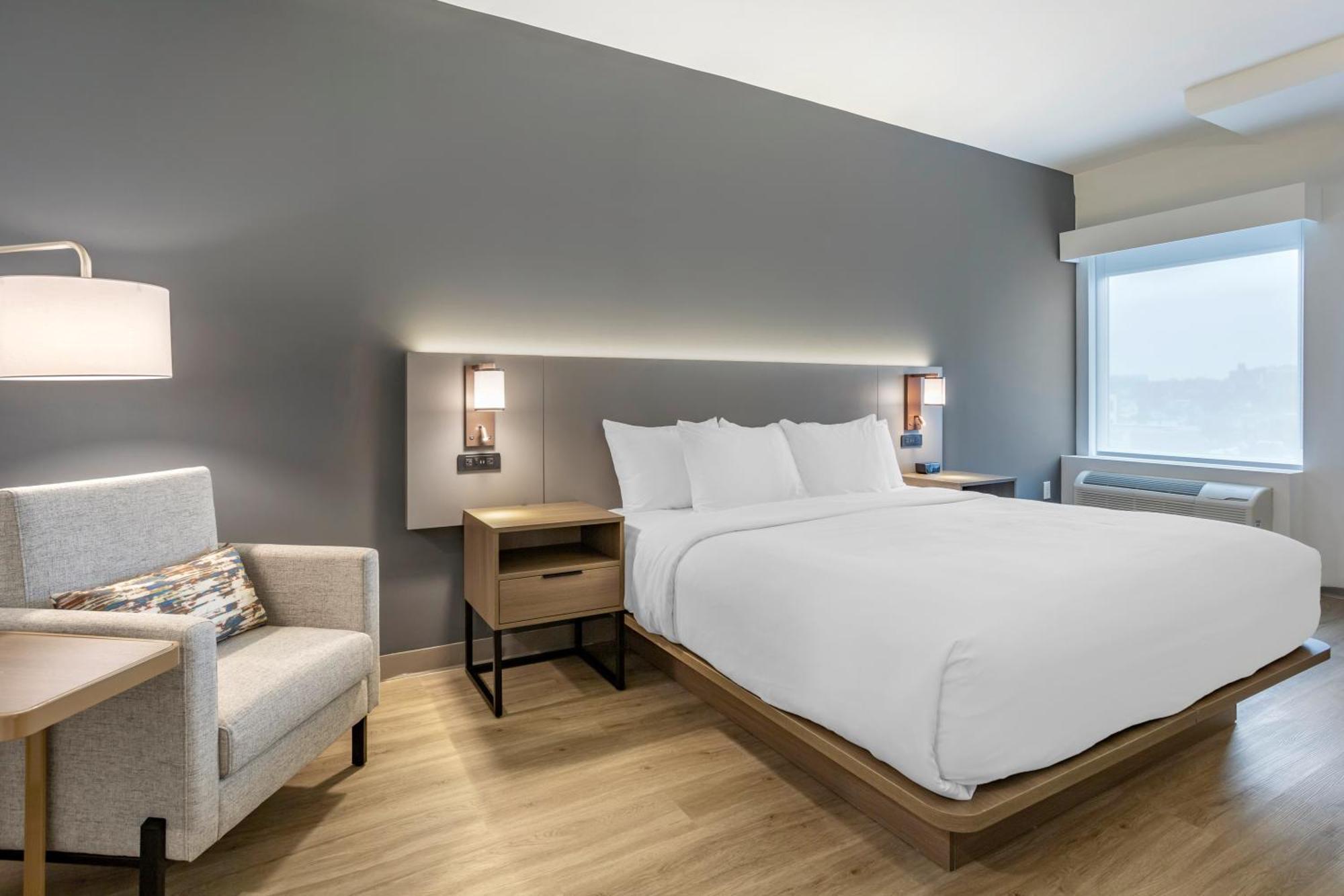 Comfort Inn & Suites Newark Liberty International Airport Екстер'єр фото