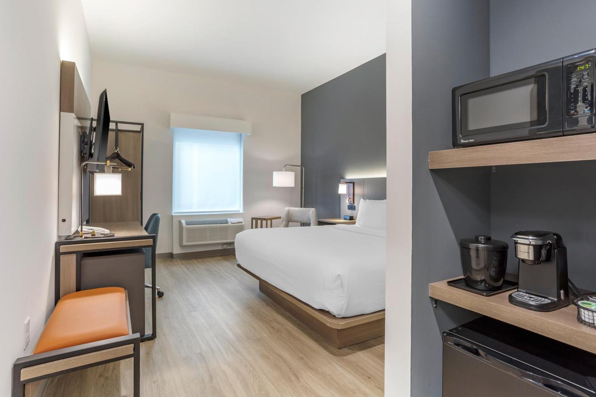 Comfort Inn & Suites Newark Liberty International Airport Екстер'єр фото