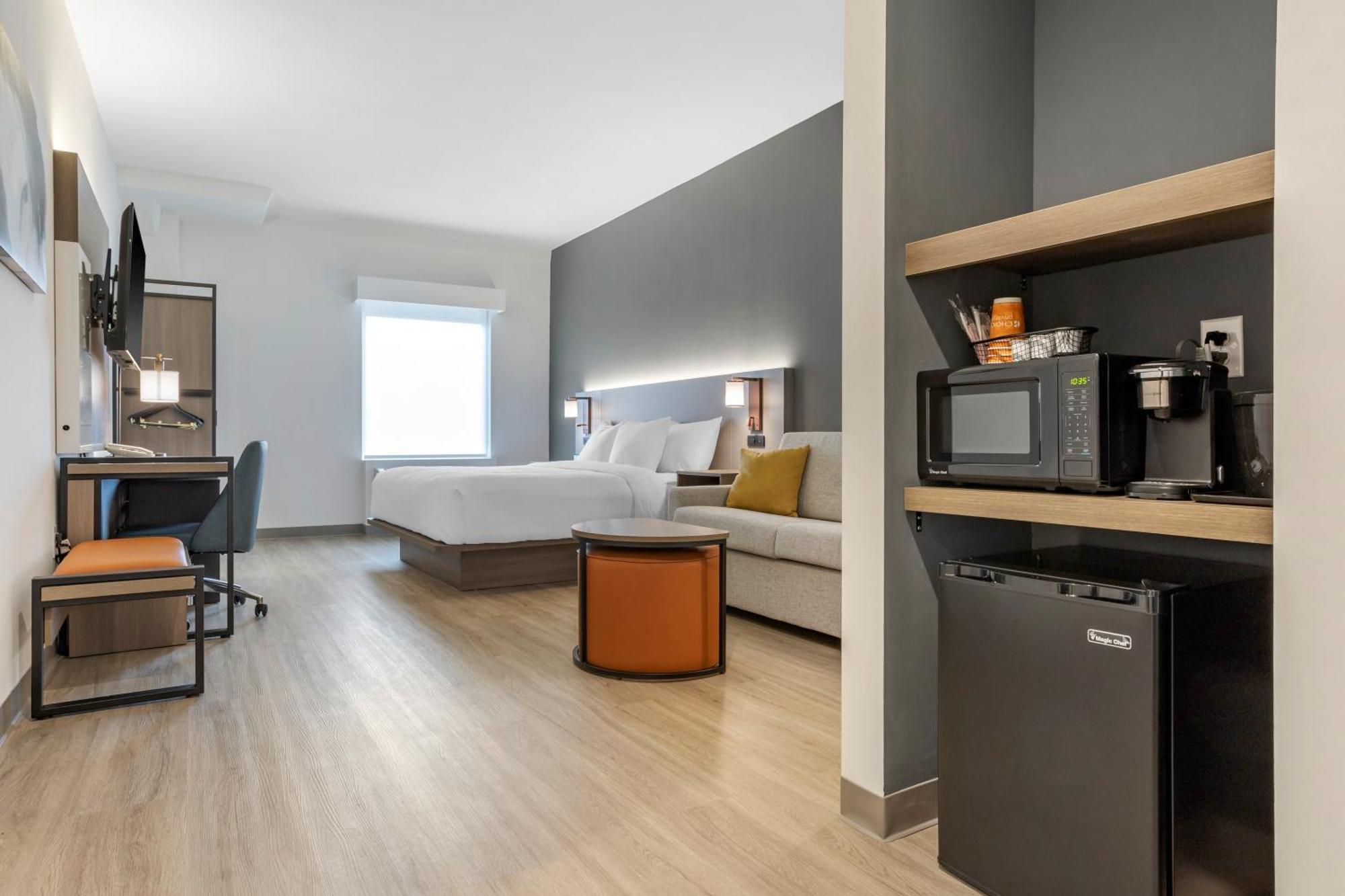 Comfort Inn & Suites Newark Liberty International Airport Екстер'єр фото