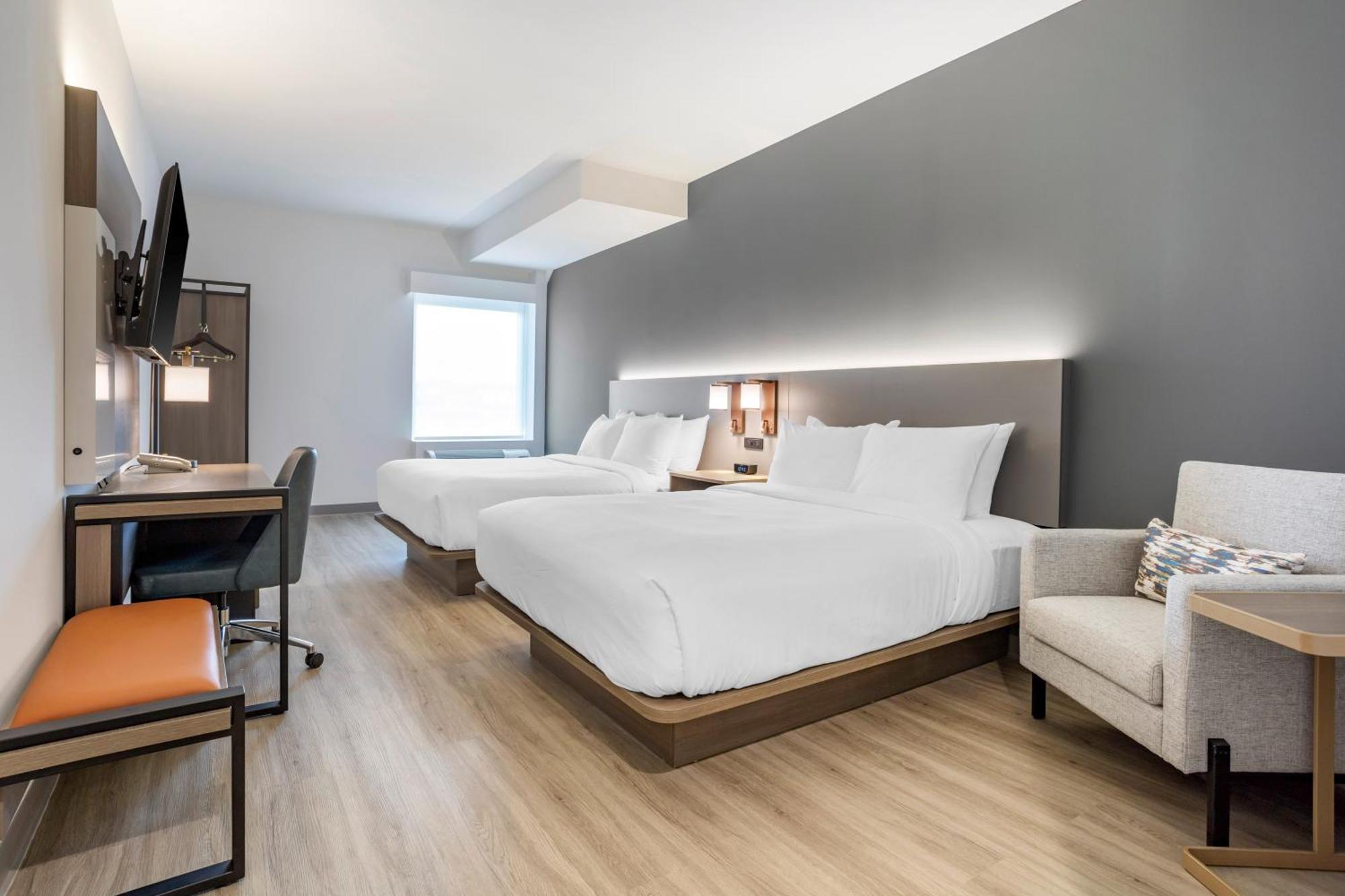 Comfort Inn & Suites Newark Liberty International Airport Екстер'єр фото