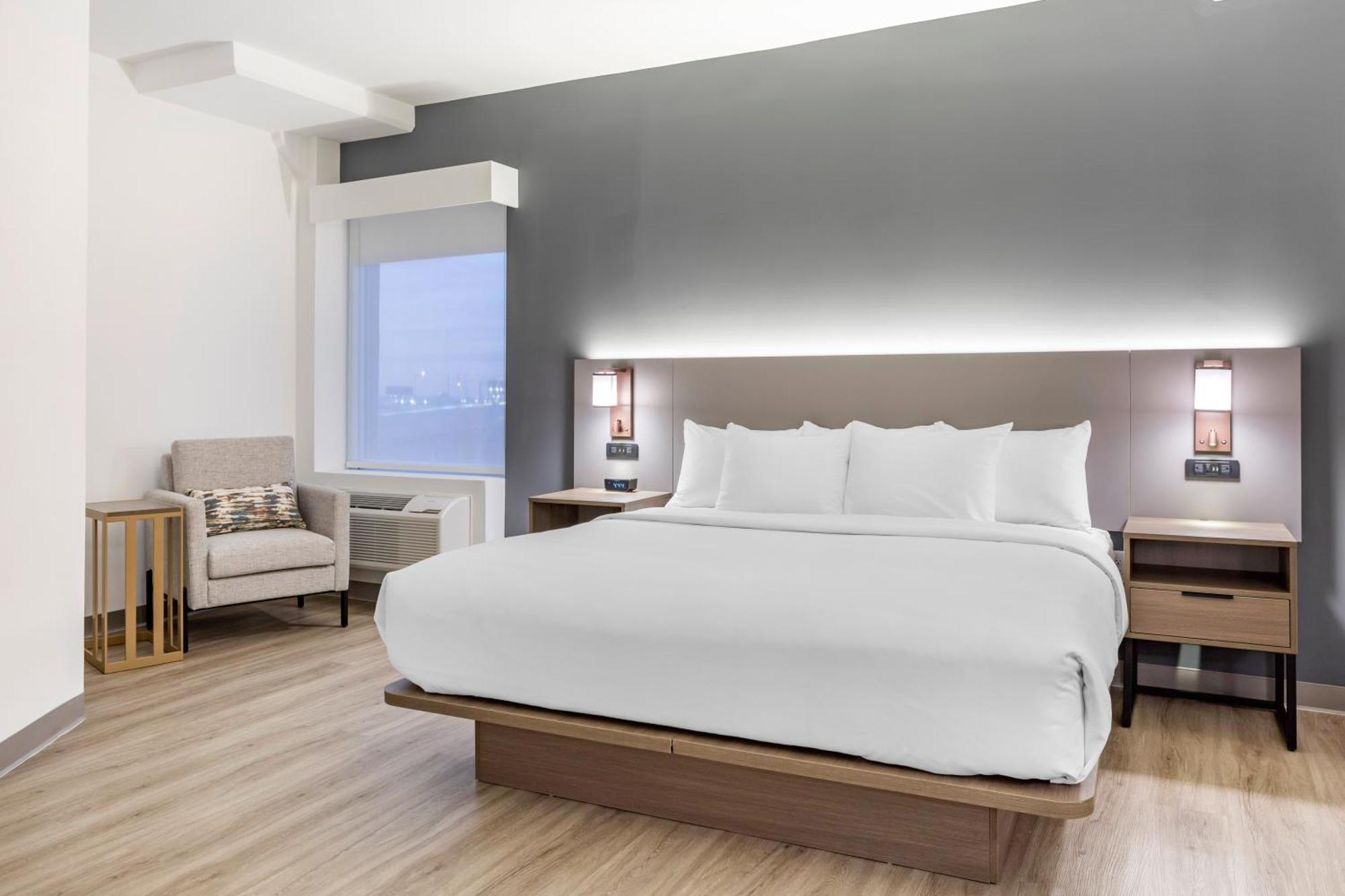 Comfort Inn & Suites Newark Liberty International Airport Екстер'єр фото
