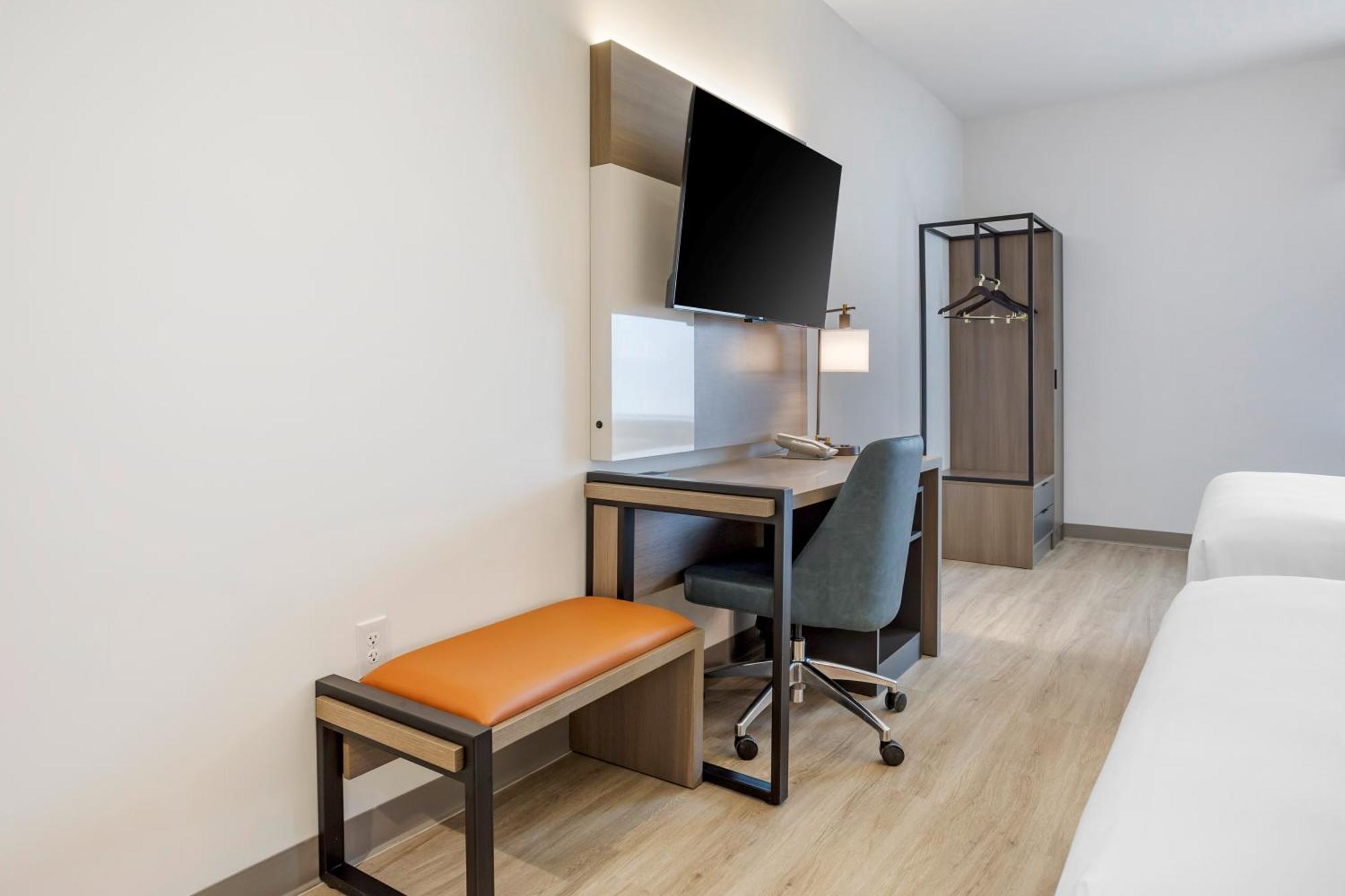 Comfort Inn & Suites Newark Liberty International Airport Екстер'єр фото