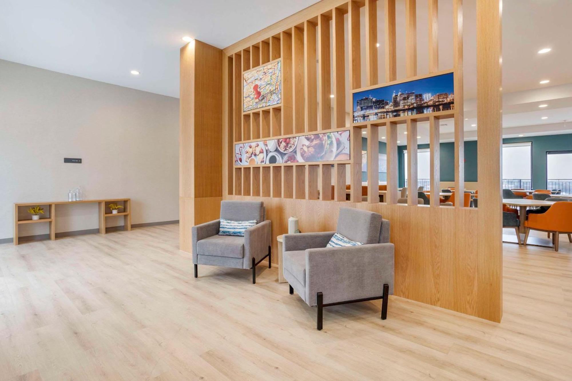 Comfort Inn & Suites Newark Liberty International Airport Екстер'єр фото
