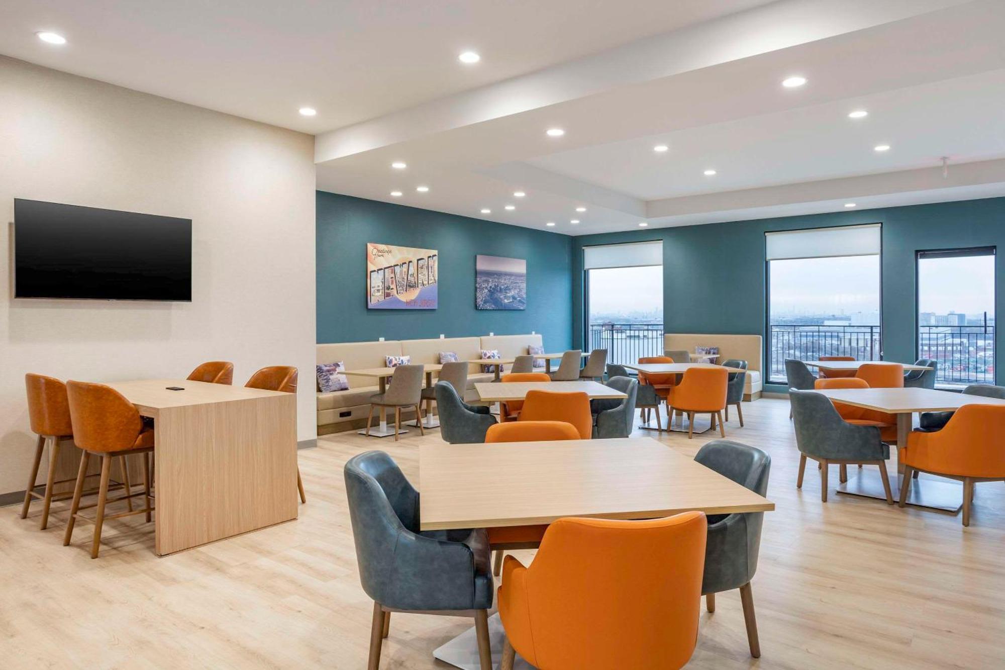 Comfort Inn & Suites Newark Liberty International Airport Екстер'єр фото