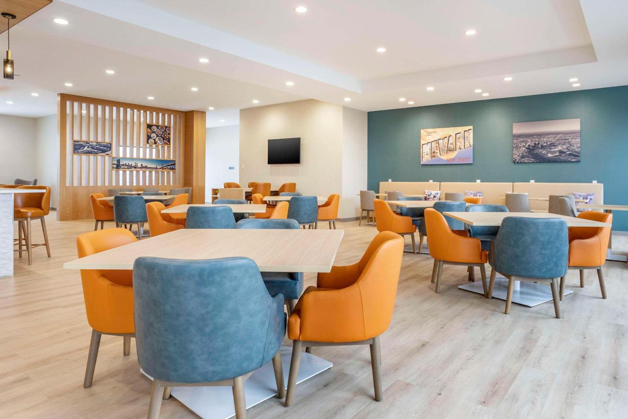 Comfort Inn & Suites Newark Liberty International Airport Екстер'єр фото
