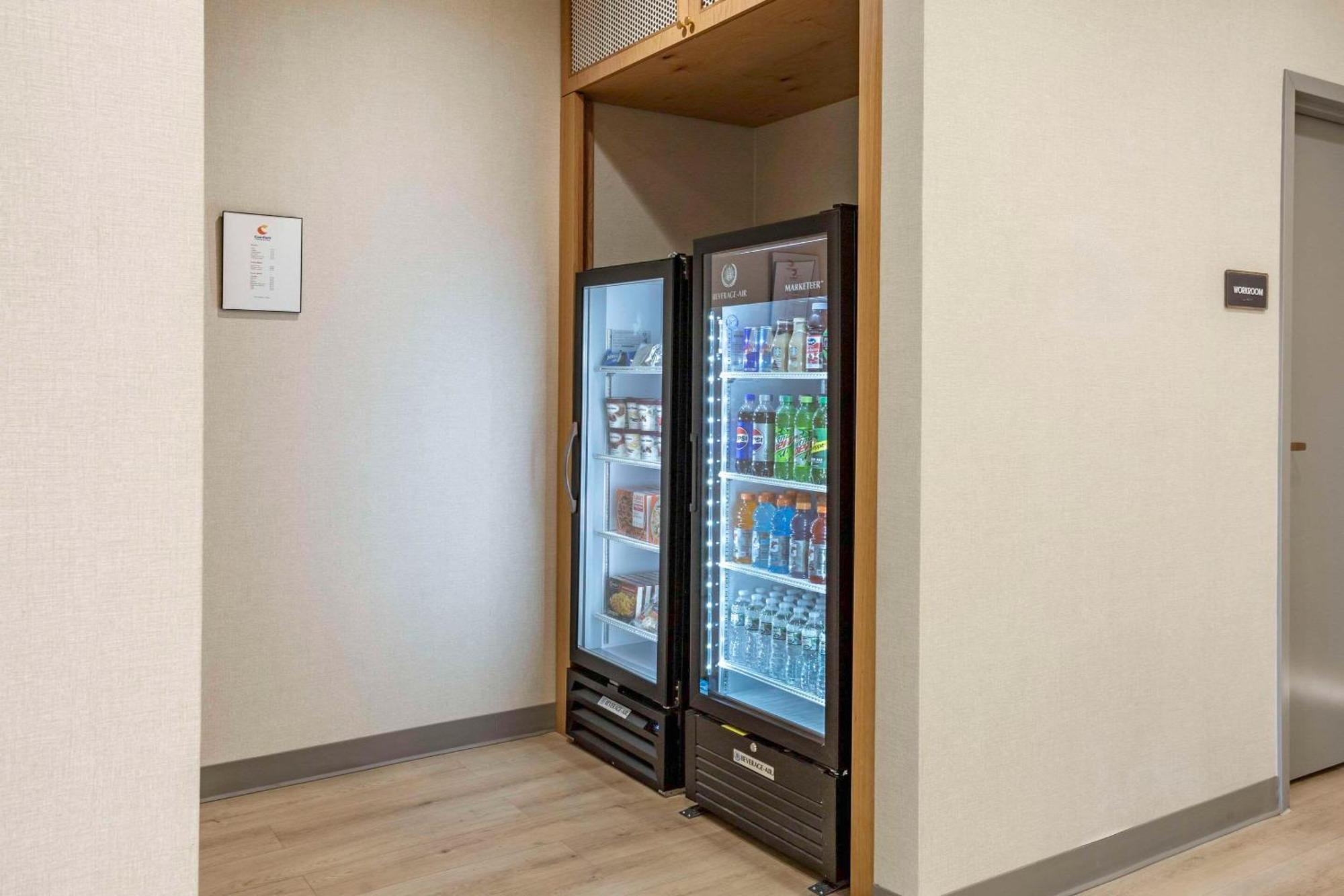 Comfort Inn & Suites Newark Liberty International Airport Екстер'єр фото