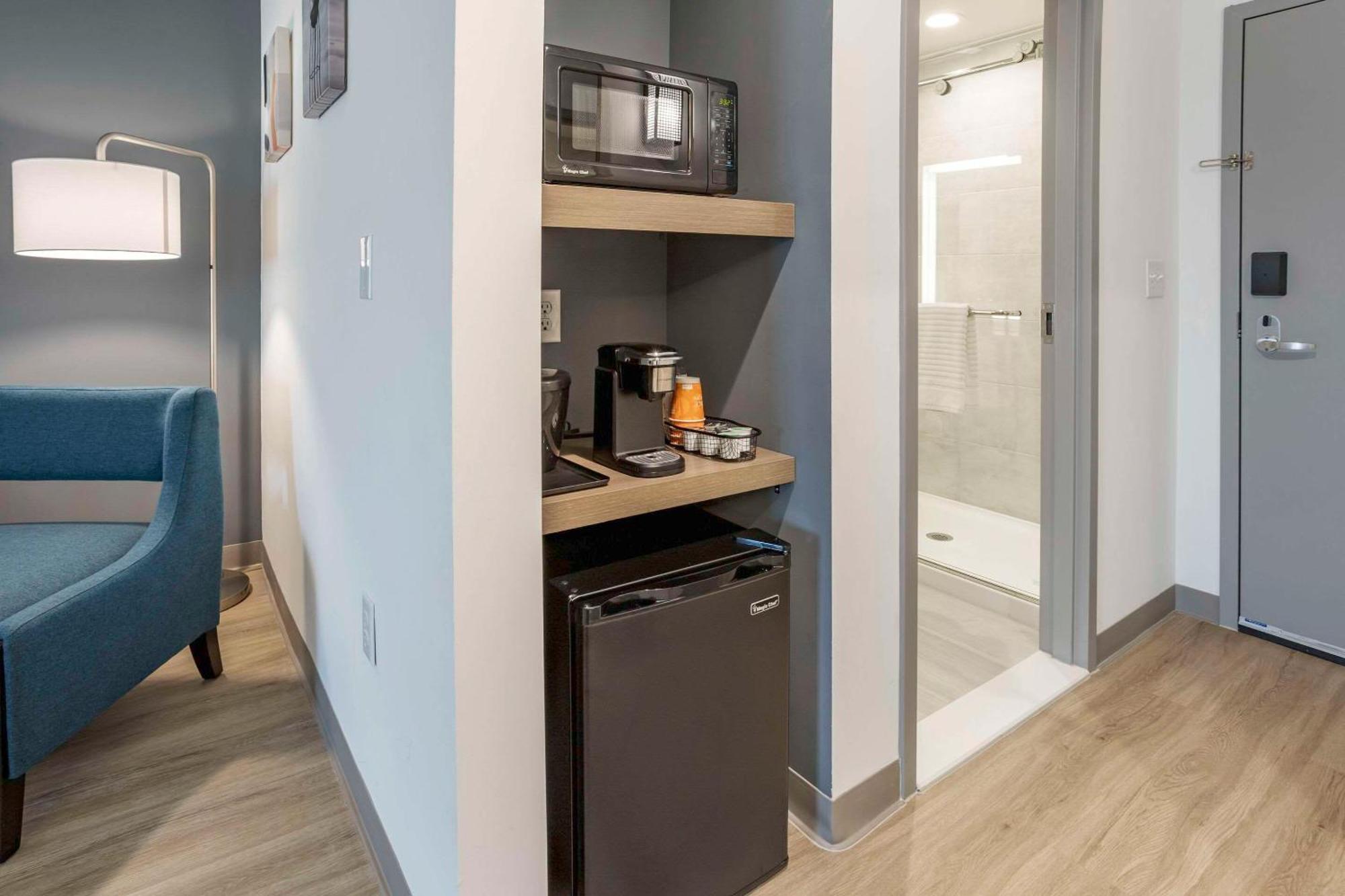Comfort Inn & Suites Newark Liberty International Airport Екстер'єр фото
