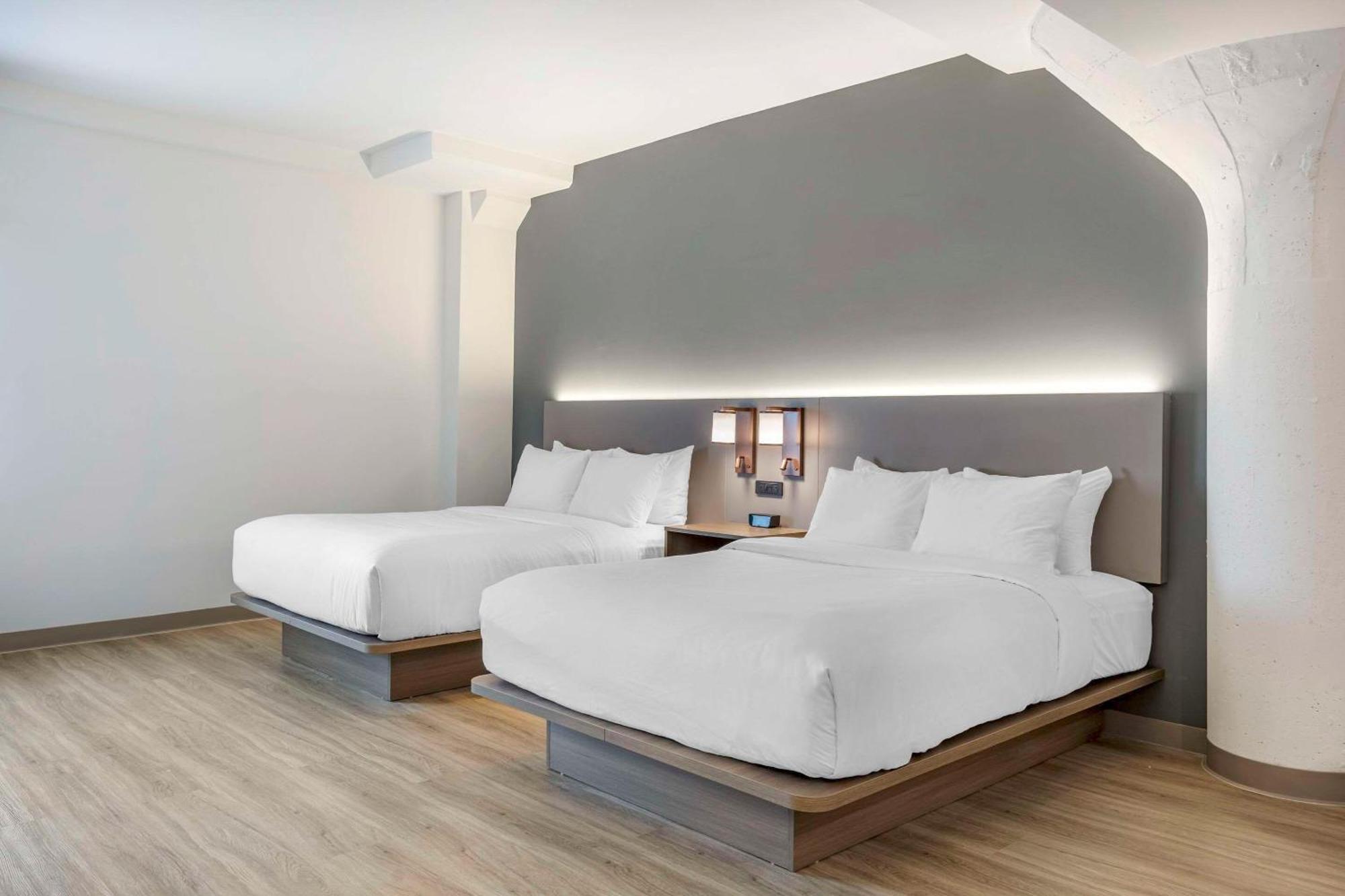 Comfort Inn & Suites Newark Liberty International Airport Екстер'єр фото