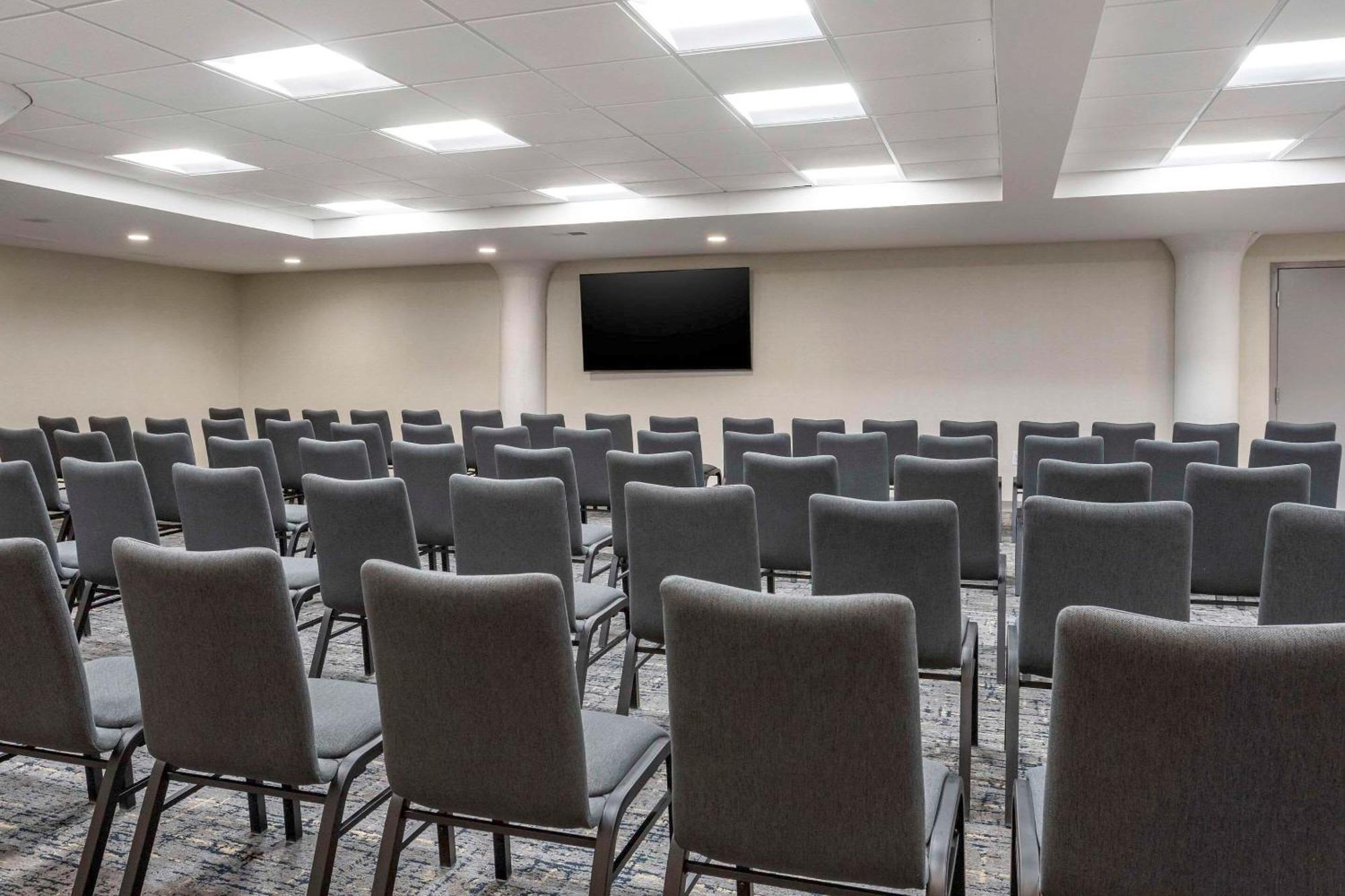 Comfort Inn & Suites Newark Liberty International Airport Екстер'єр фото