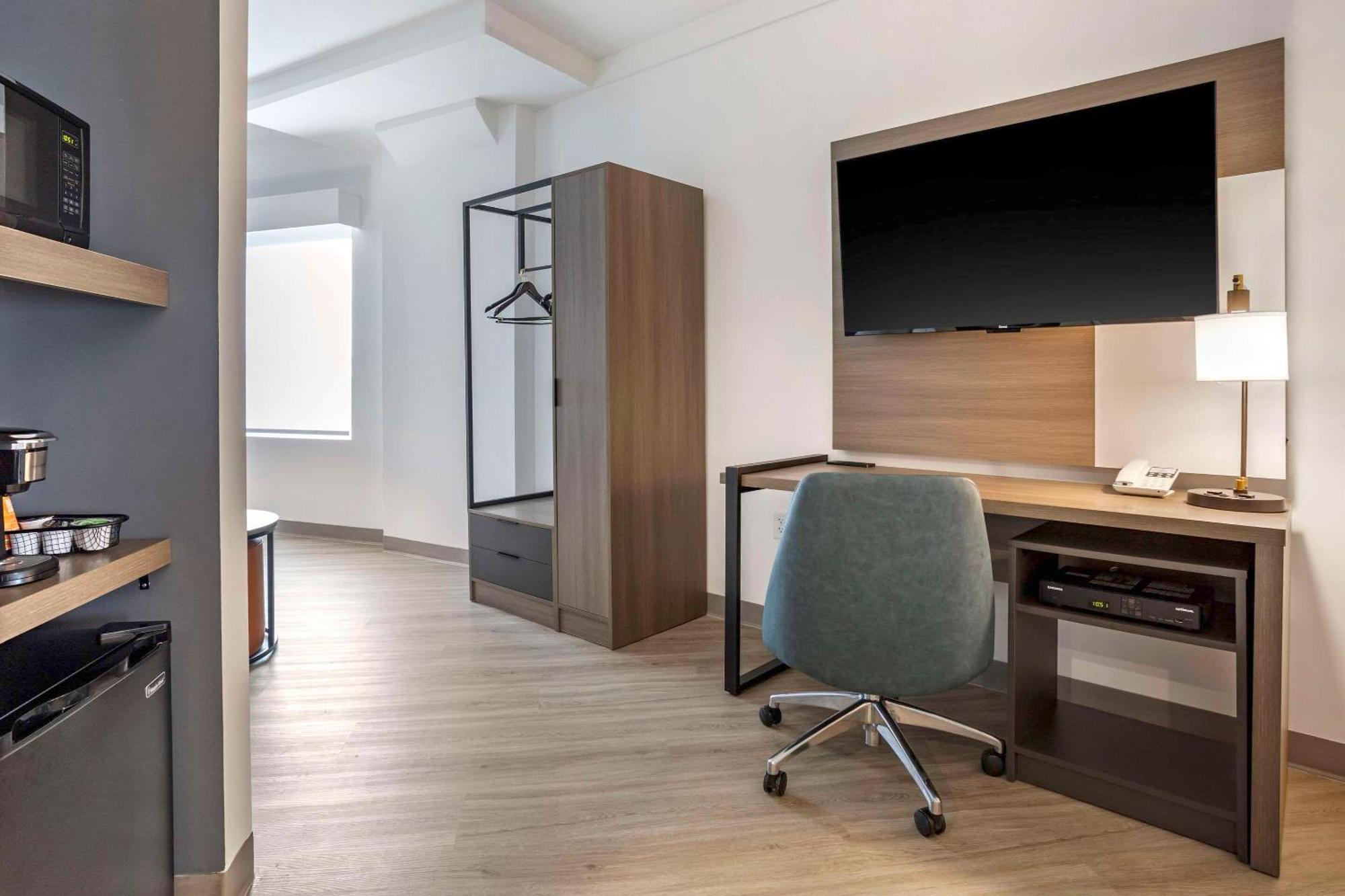 Comfort Inn & Suites Newark Liberty International Airport Екстер'єр фото