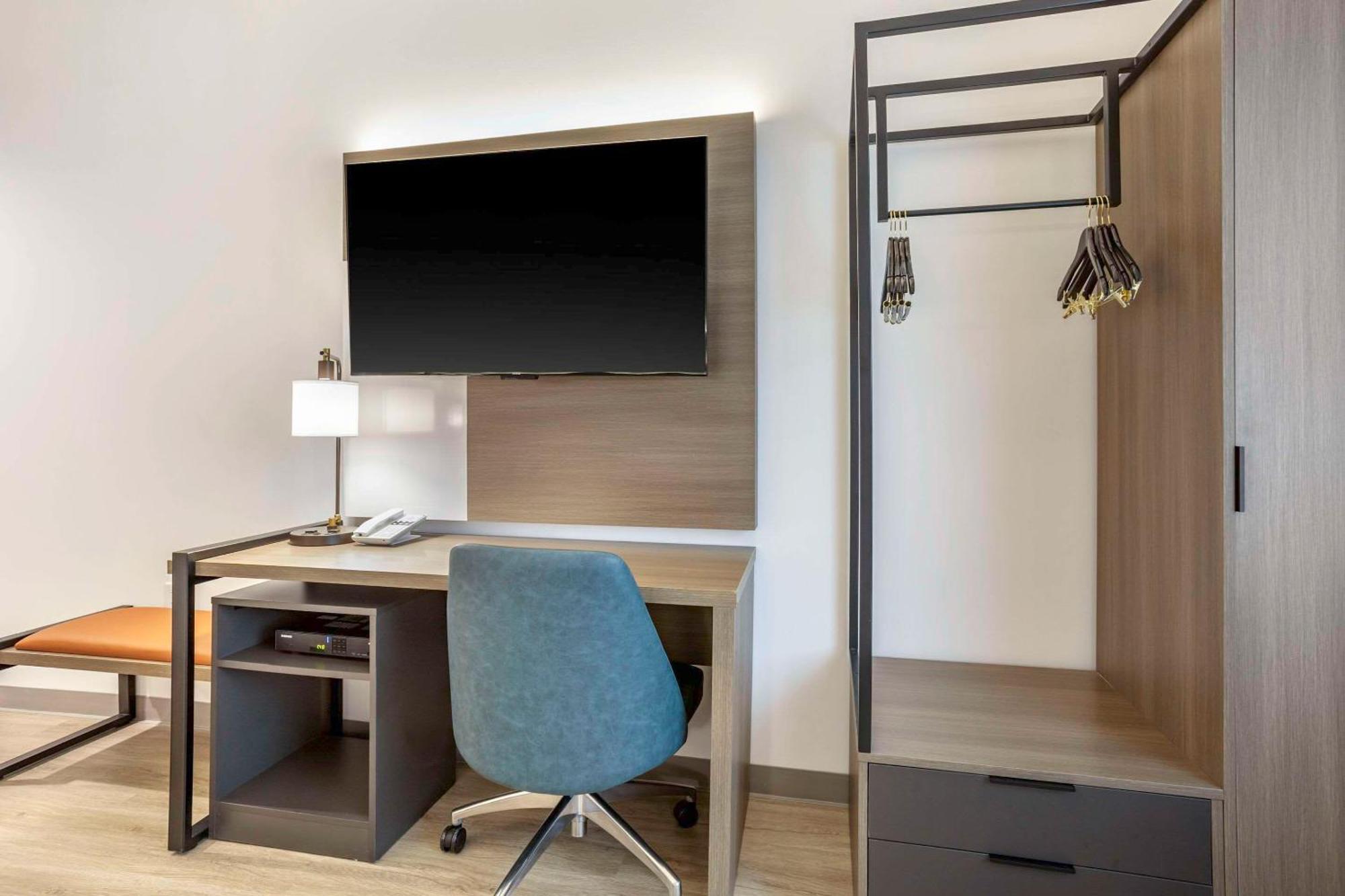 Comfort Inn & Suites Newark Liberty International Airport Екстер'єр фото