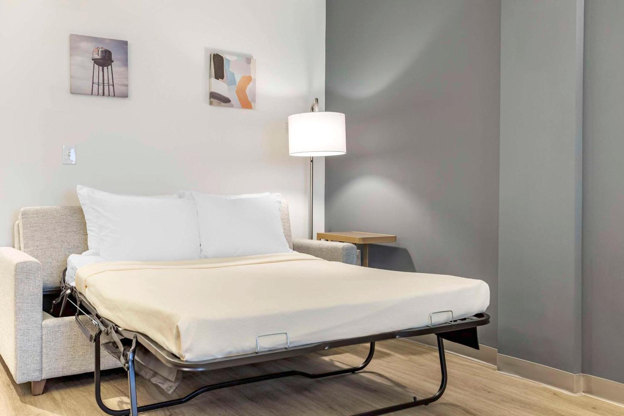 Comfort Inn & Suites Newark Liberty International Airport Екстер'єр фото