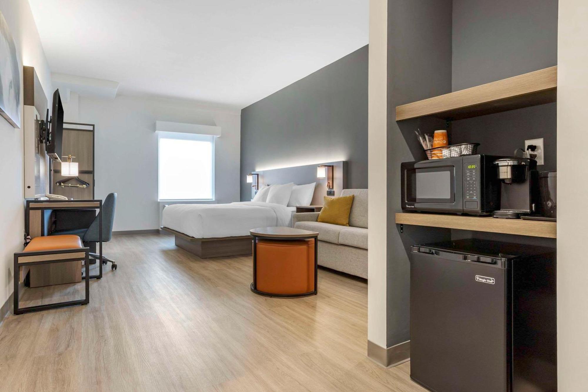 Comfort Inn & Suites Newark Liberty International Airport Екстер'єр фото