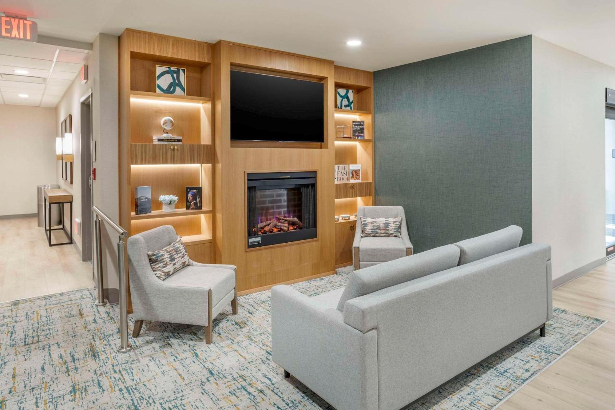 Comfort Inn & Suites Newark Liberty International Airport Екстер'єр фото