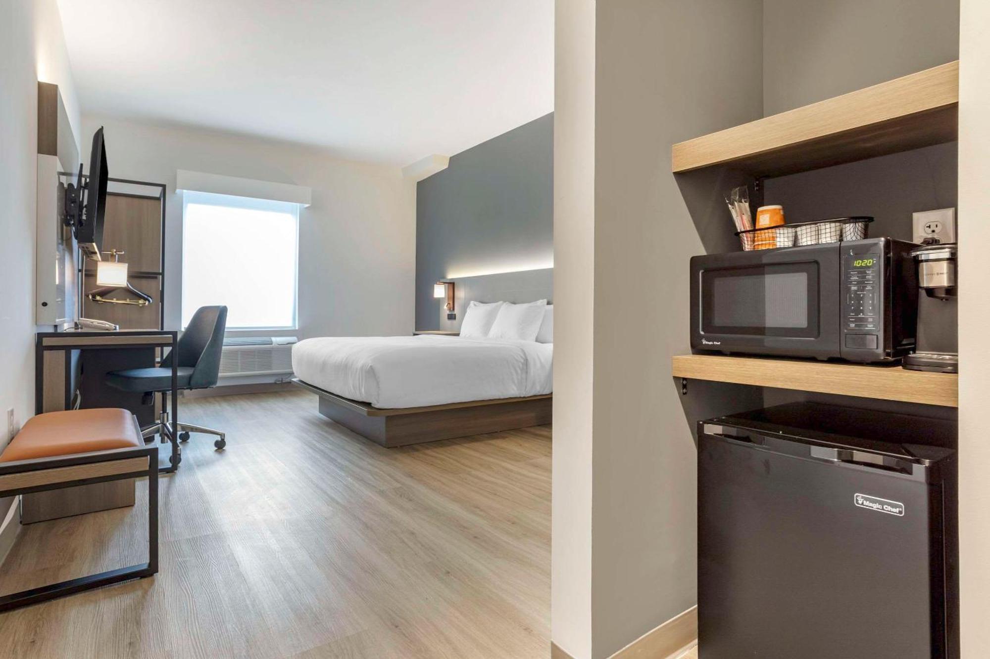Comfort Inn & Suites Newark Liberty International Airport Екстер'єр фото
