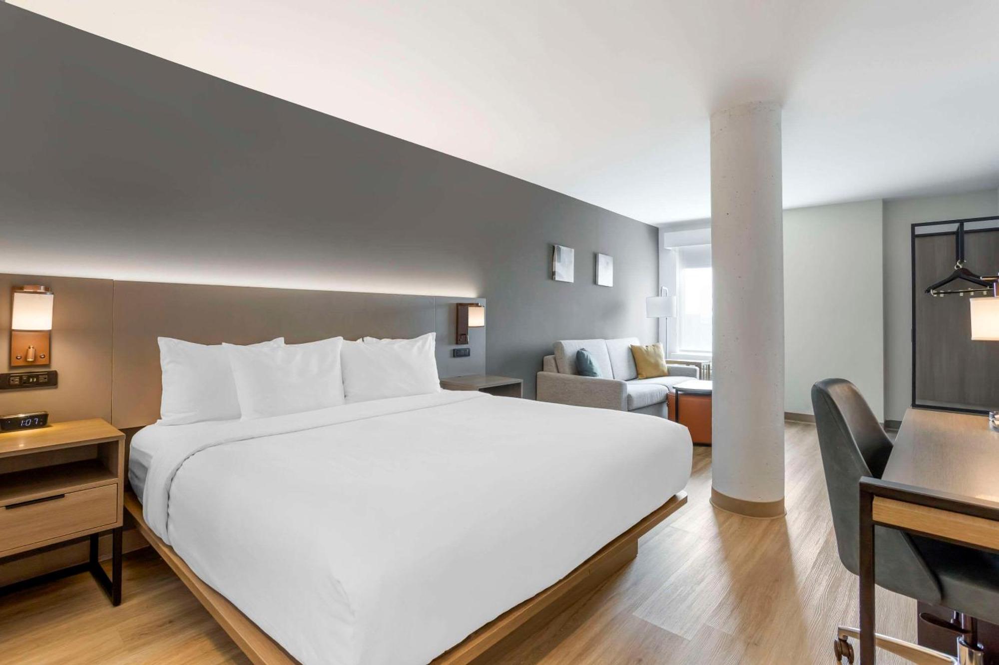 Comfort Inn & Suites Newark Liberty International Airport Екстер'єр фото