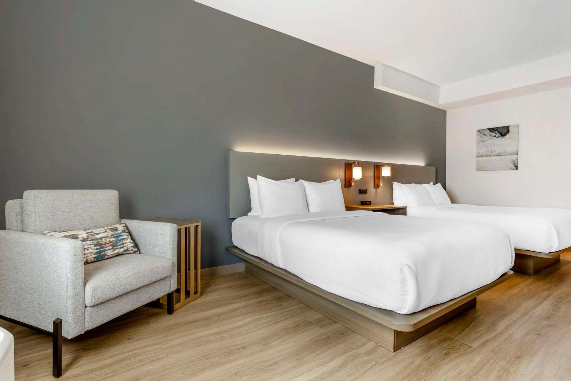 Comfort Inn & Suites Newark Liberty International Airport Екстер'єр фото