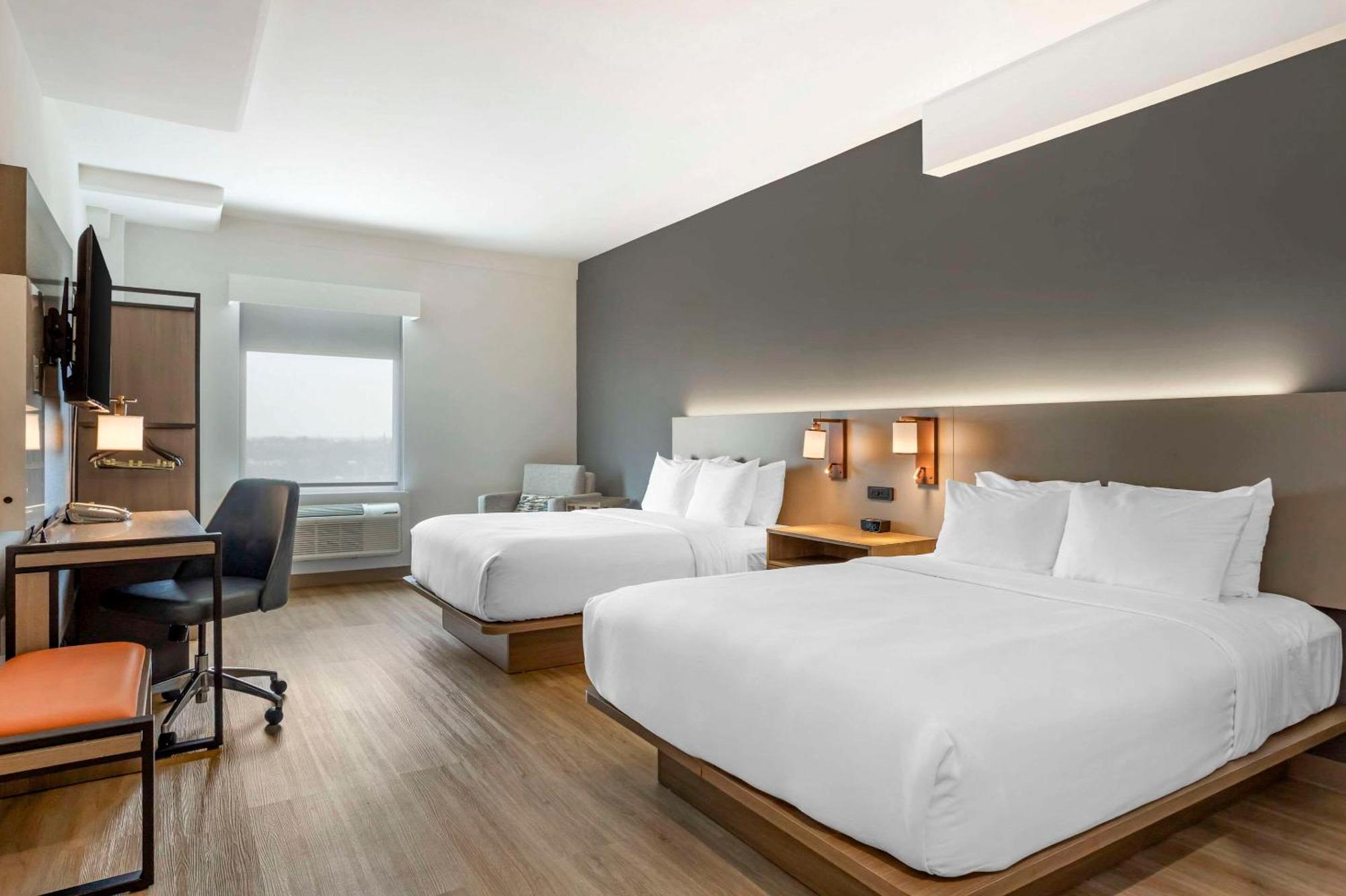 Comfort Inn & Suites Newark Liberty International Airport Екстер'єр фото