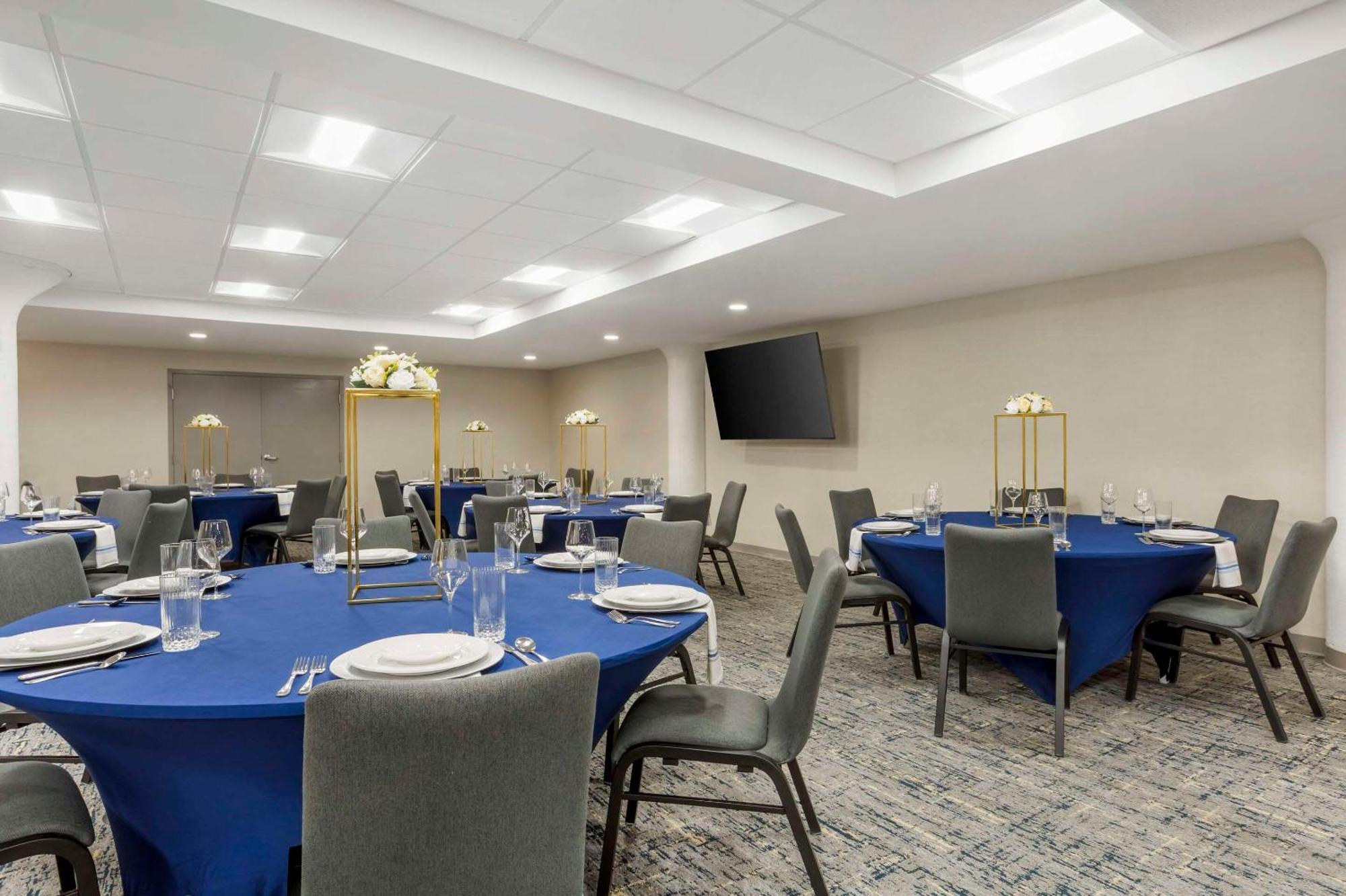 Comfort Inn & Suites Newark Liberty International Airport Екстер'єр фото